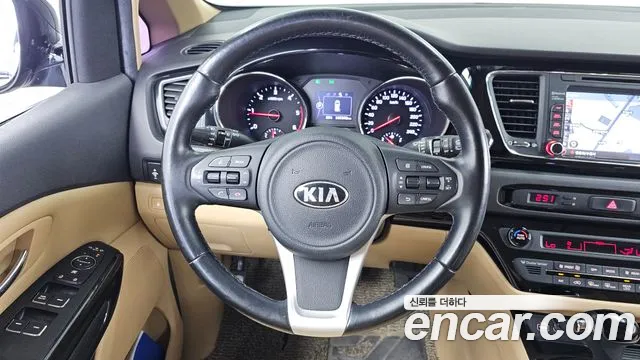 Kia Carnival — фото 13