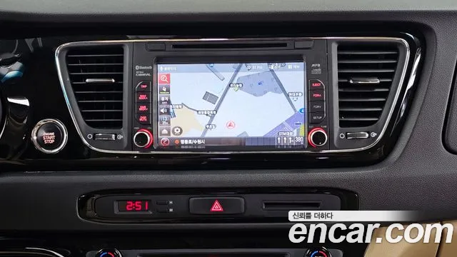 Kia Carnival — фото 14