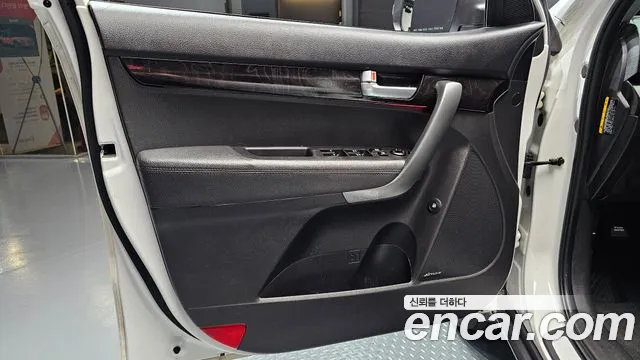 Kia Sorento — фото 24