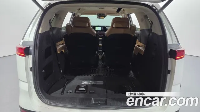 Kia Carnival — фото 16
