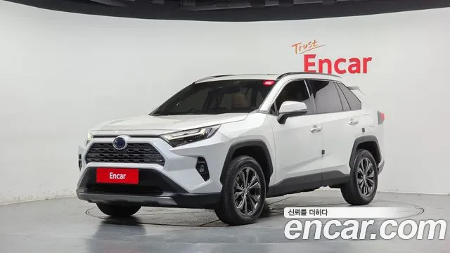 Toyota RAV4 — фото 1