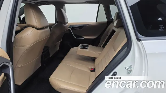 Toyota RAV4 — фото 12