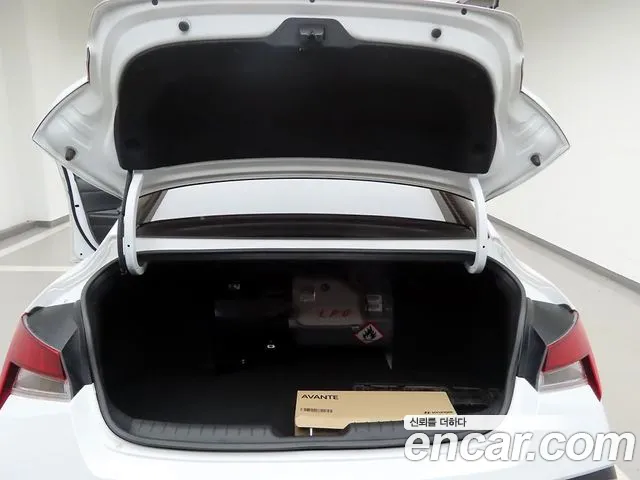 Hyundai Avante — фото 16