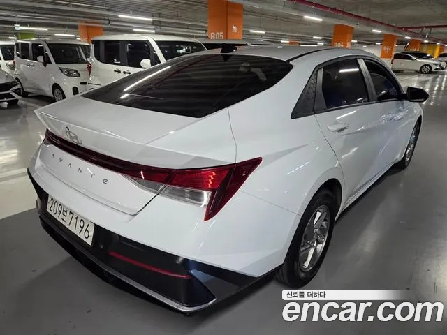 Hyundai Avante — фото 3