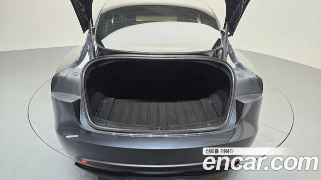 Tesla Model 3 — фото 18
