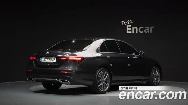 Mercedes-Benz E-Class — фото 2