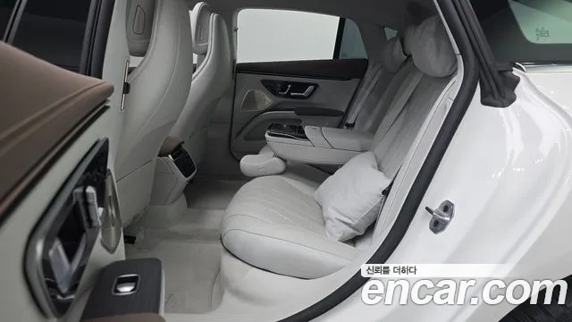 Mercedes-Benz EQS — фото 12