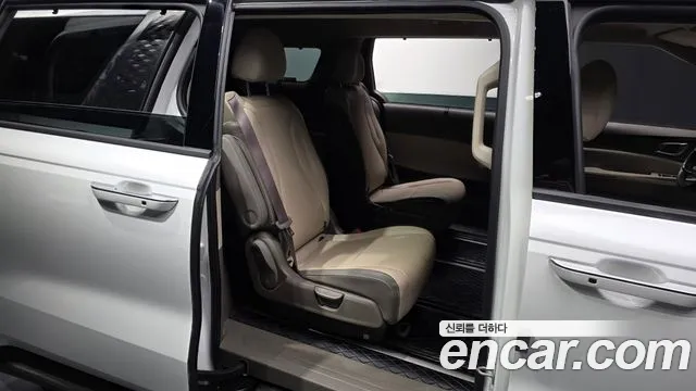 Kia Carnival — фото 11