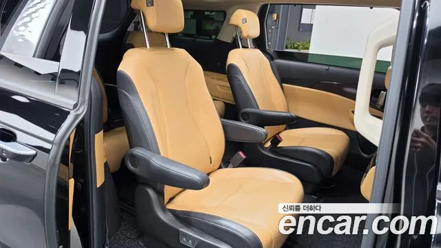 Kia Carnival — фото 11