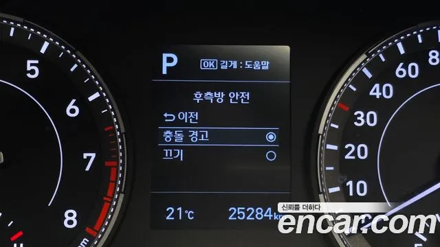 Hyundai Venue — фото 27