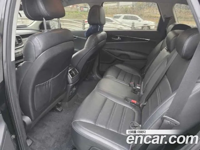 Kia Sorento — фото 13