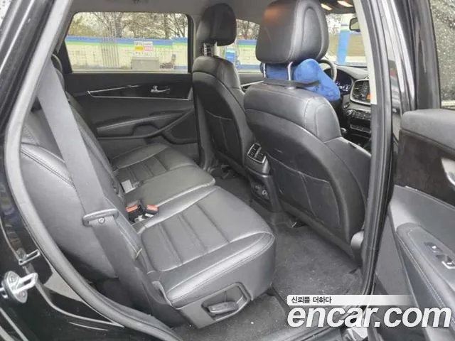 Kia Sorento — фото 16