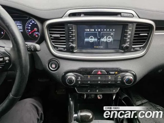 Kia Sorento — фото 10