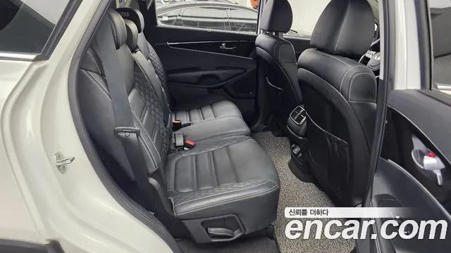 Kia Sorento — фото 12