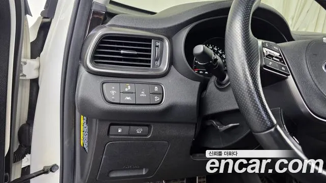 Kia Sorento — фото 16