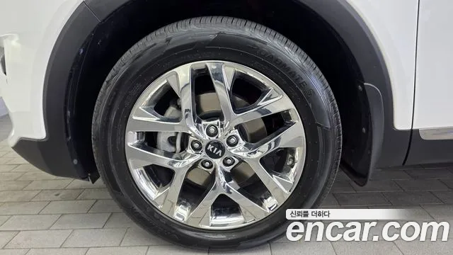 Kia Sorento — фото 5