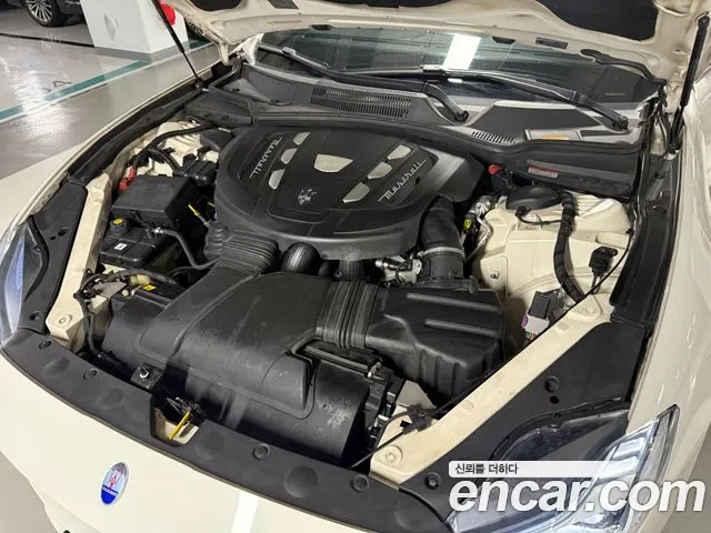 Maserati Quattroporte — фото 5