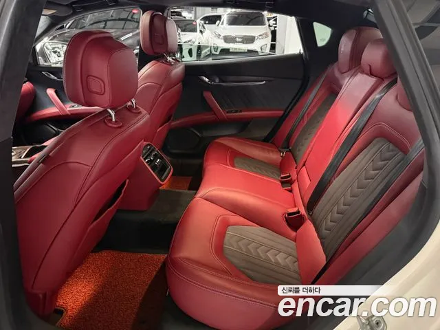 Maserati Quattroporte — фото 10