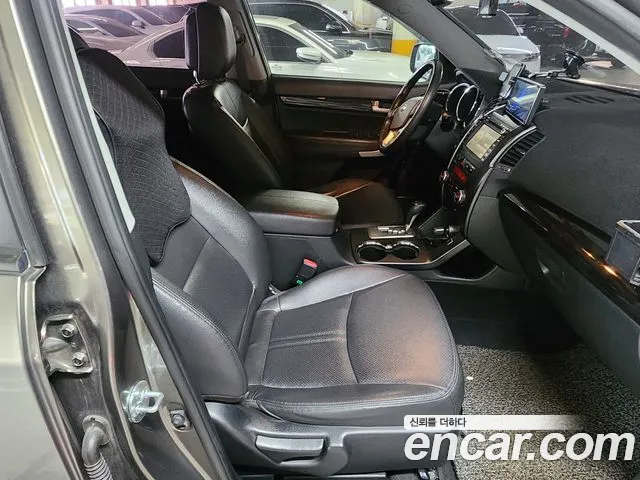 Kia Sorento — фото 15
