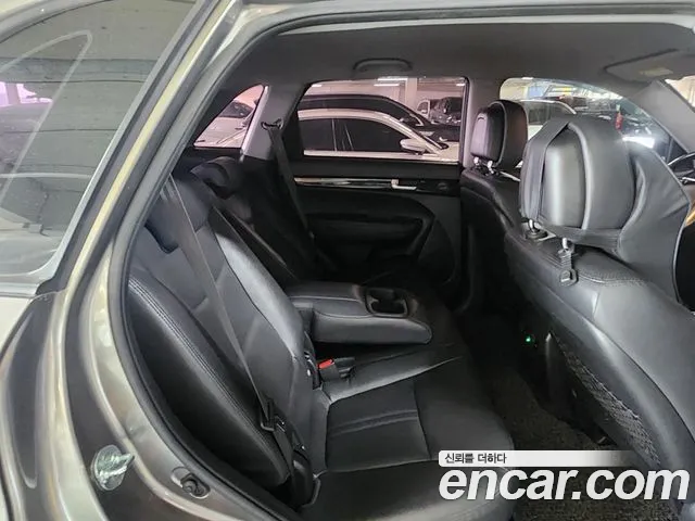 Kia Sorento — фото 17
