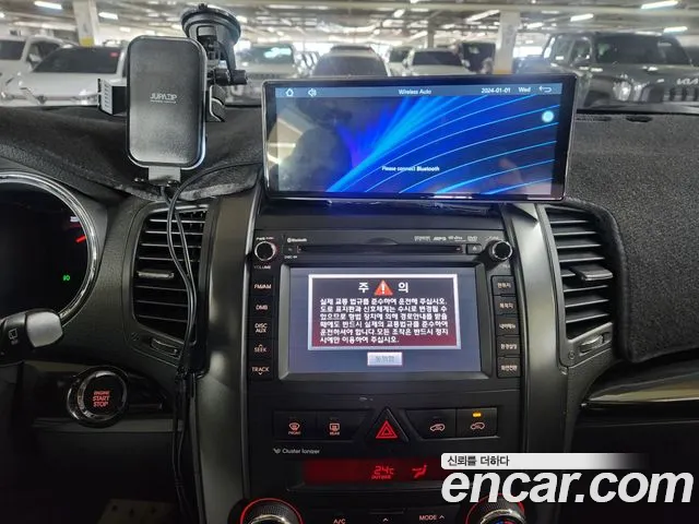 Kia Sorento — фото 10