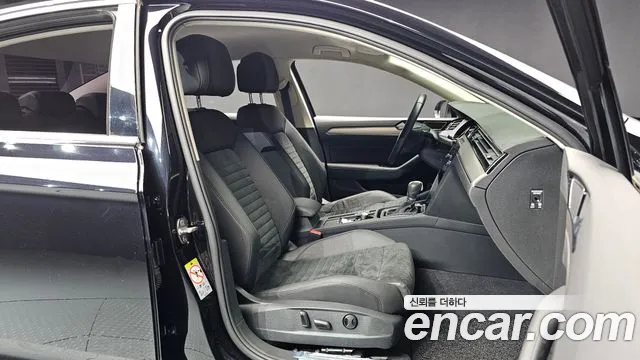 Volkswagen Passat — фото 12