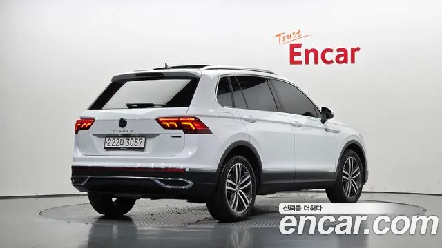 Volkswagen Tiguan — фото 1