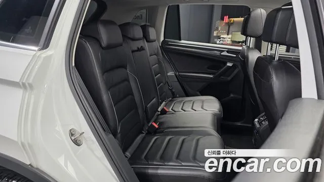 Volkswagen Tiguan — фото 11