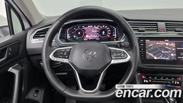 Volkswagen Tiguan — фото 12