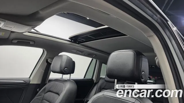 Volkswagen Tiguan — фото 18