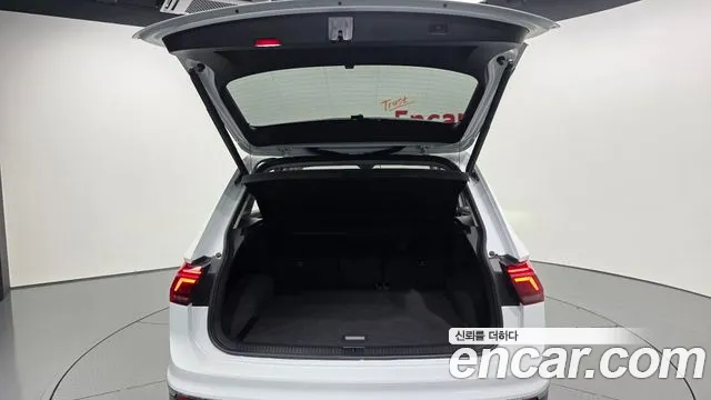 Volkswagen Tiguan — фото 19