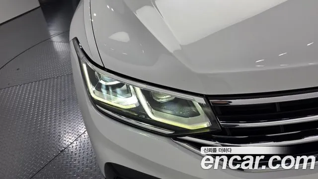 Volkswagen Tiguan — фото 22