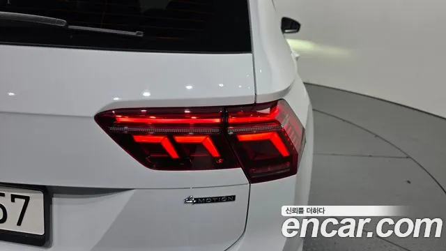 Volkswagen Tiguan — фото 23
