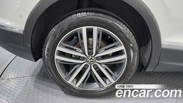 Volkswagen Tiguan — фото 4