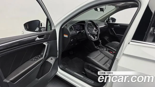 Volkswagen Tiguan — фото 9