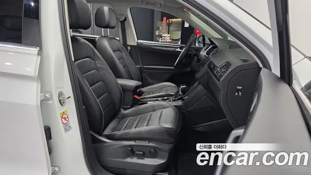 Volkswagen Tiguan — фото 10