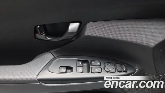 Hyundai Veloster — фото 18