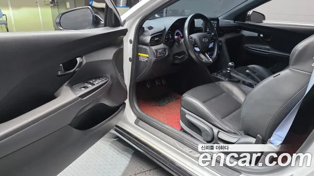Hyundai Veloster — фото 10