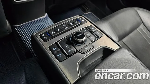 Hyundai Genesis — фото 18