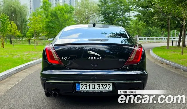 Jaguar XJ — фото 5