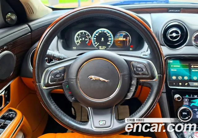 Jaguar XJ — фото 10