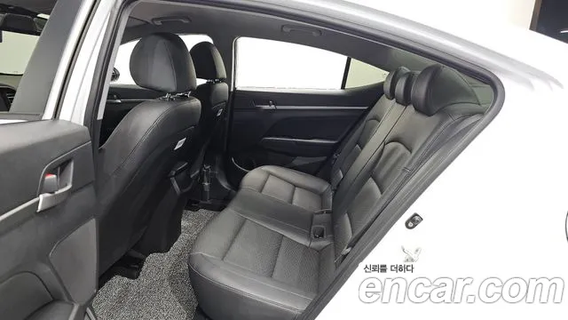 Hyundai Avante — фото 11