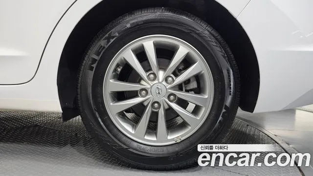 Hyundai Avante — фото 21