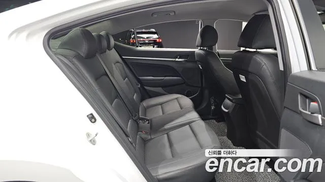 Hyundai Avante — фото 10