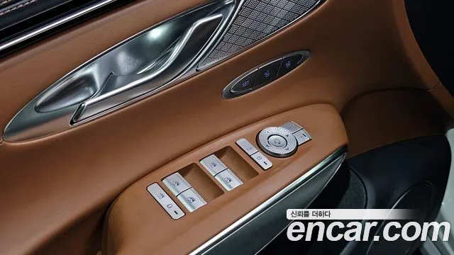Genesis GV70 — фото 15