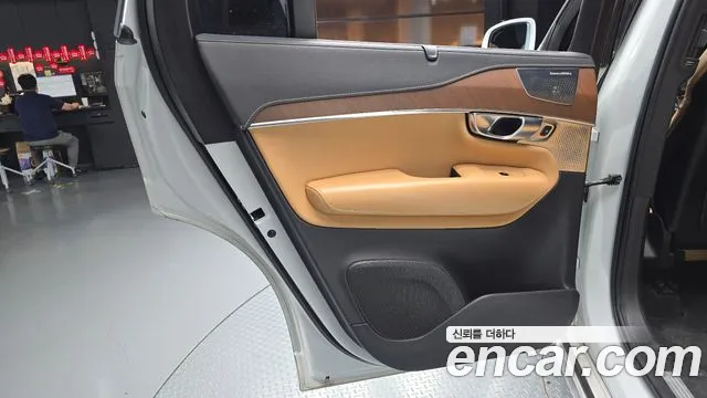 Volvo XC90 — фото 25