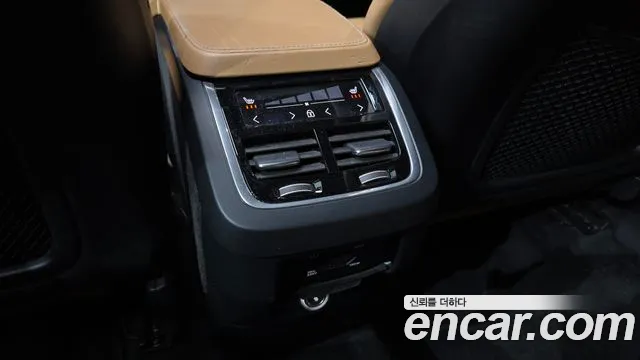 Volvo XC90 — фото 28