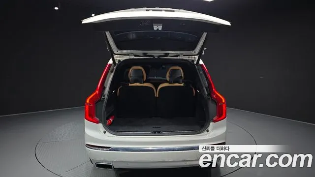 Volvo XC90 — фото 35