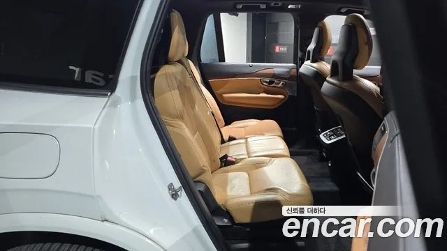 Volvo XC90 — фото 10
