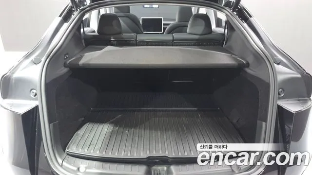 Tesla Model Y — фото 20